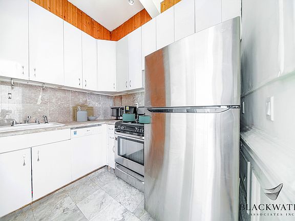 4th image of 118 E 18th St #4