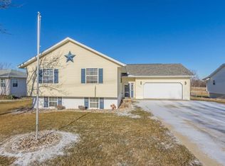 908 6th Ave, Coggon, IA 52218