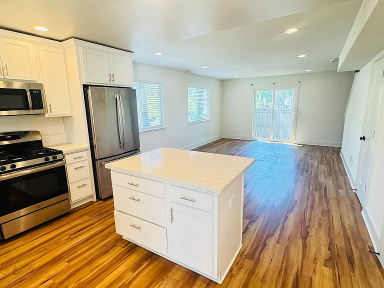 3953 Pheasant Dr — Photo 2