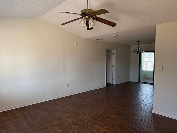 5th image of 349 Robin Hood Cir
