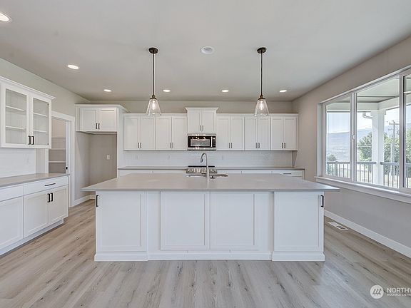 5th image of 658 S Juli Avenue