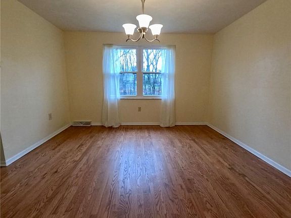 3rd image of 502 Kellingwood Dr