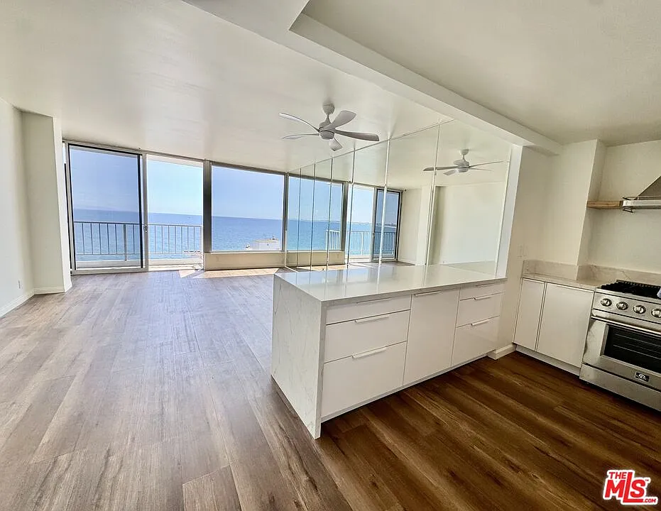 1 bed, 1.0 bath, 697 sqft, $5,950 — Photo 4