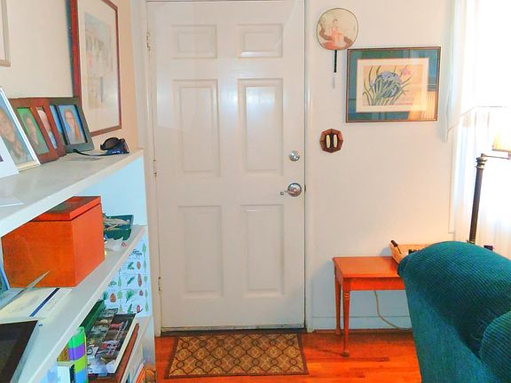 2nd image of 504 E Downs St