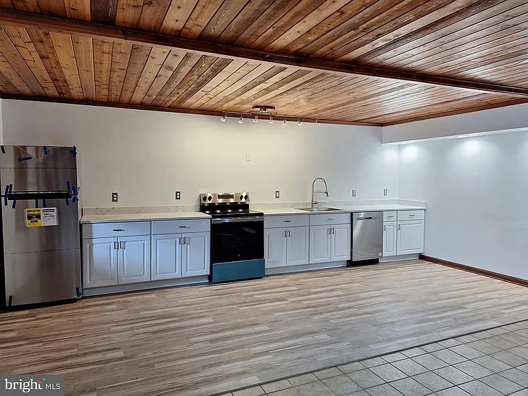 9078 Knoll Run Ln — Photo 35