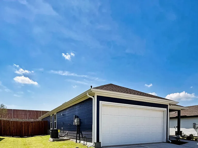 3023 Serenity Ln — Photo 2