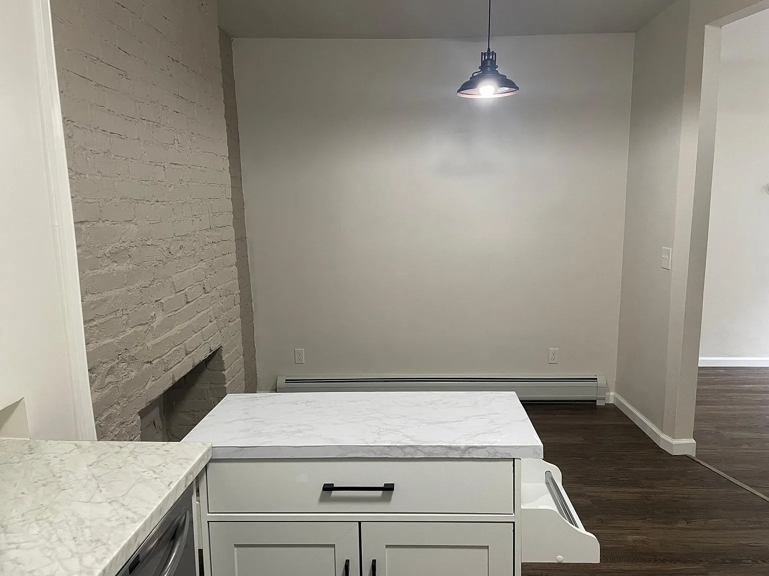 2 bed, 900 sqft, $1,350 — Photo 4