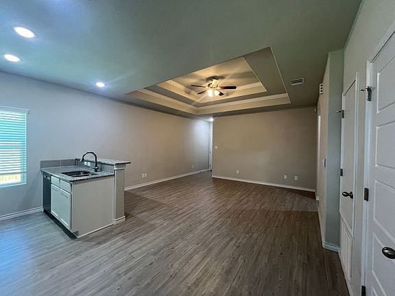 5th image of 404 Hudson St