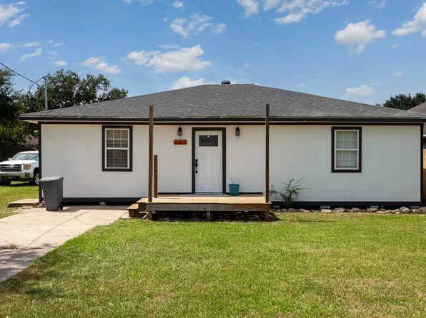 240 Boston Ave, Nederland, TX 77627