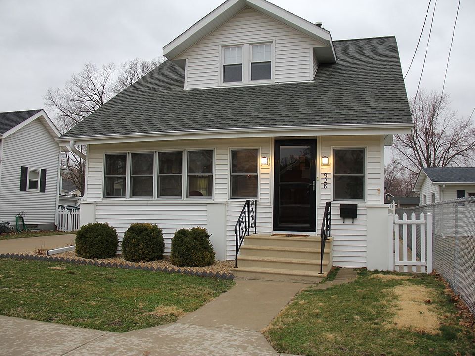 1st image of 928 W Jefferson St