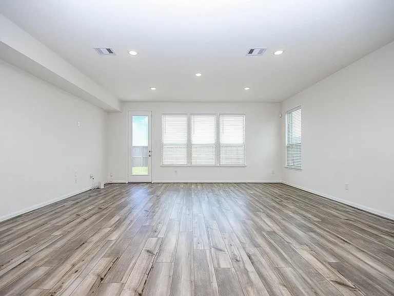 3043 Kastania Ln — Photo 37