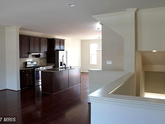 4th image of 6676 Bartrams Forest Ln
