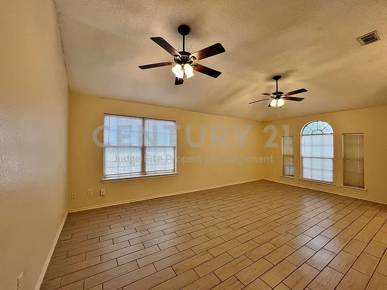 609 Blueberry Hill Ln — Photo 5