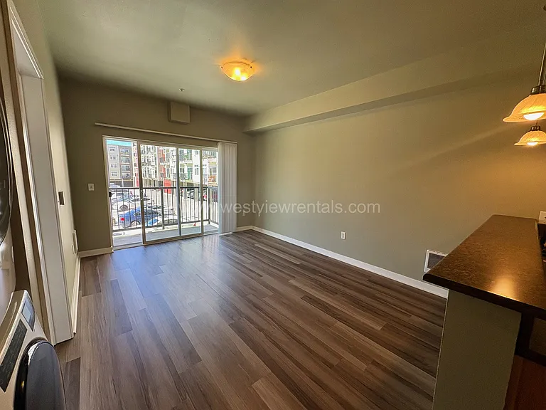 200 E Maple St — Photo 416