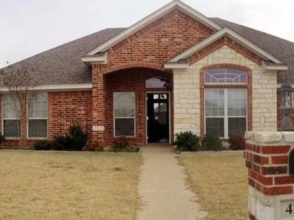 421 W Wall St, Hewitt, TX 76643