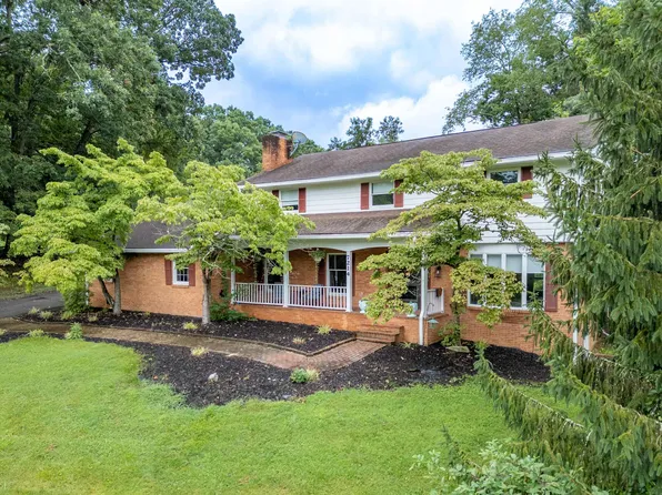 7214 Timberlane Dr, Radford, VA 24141