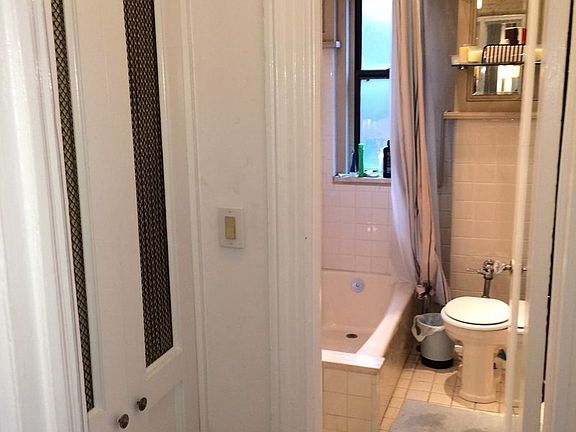 4th image of 105 E 63rd St APT 8D