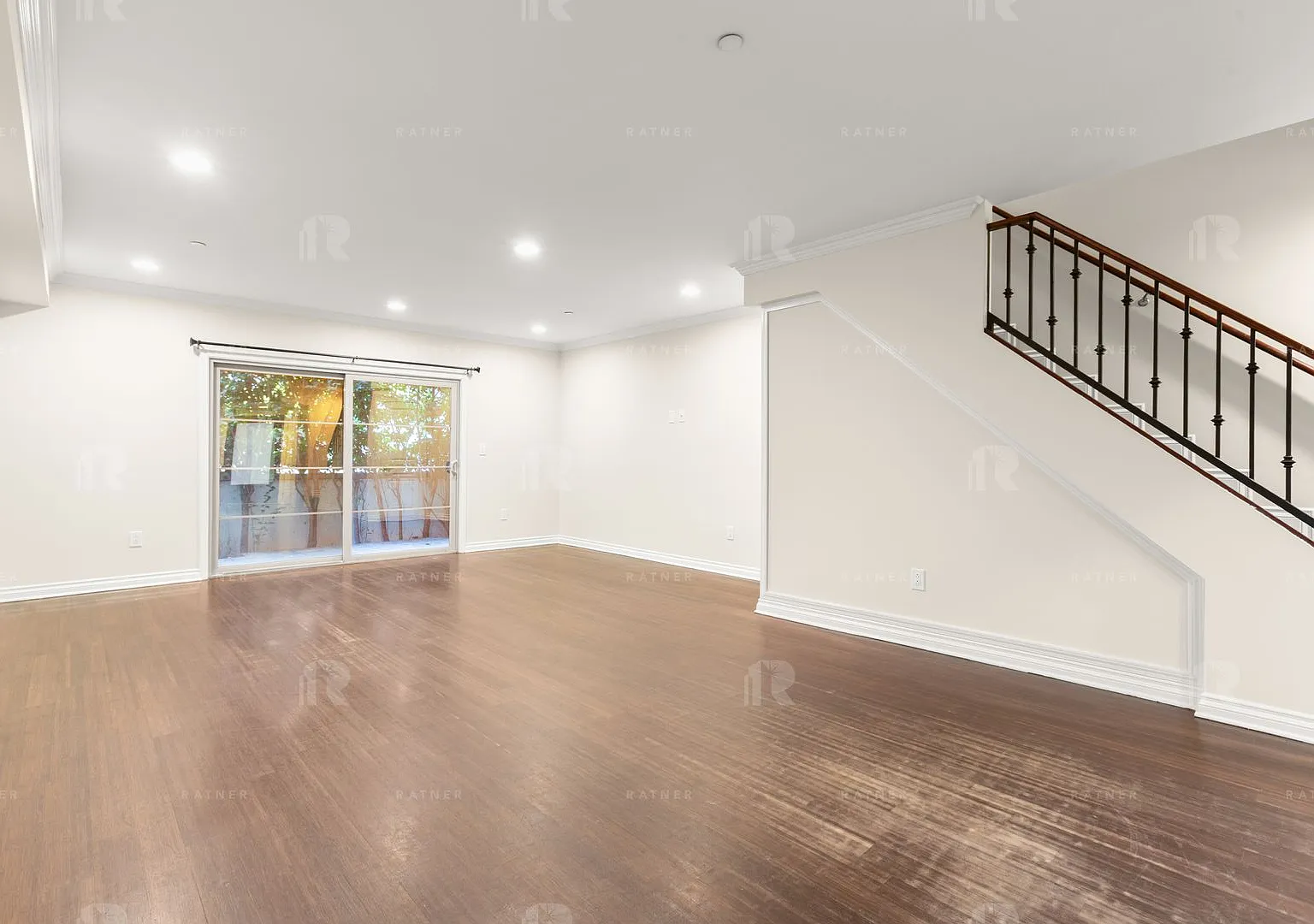 (An/Ti/Yo:A) 5056 Laurel Canyon Blvd — Photo 2