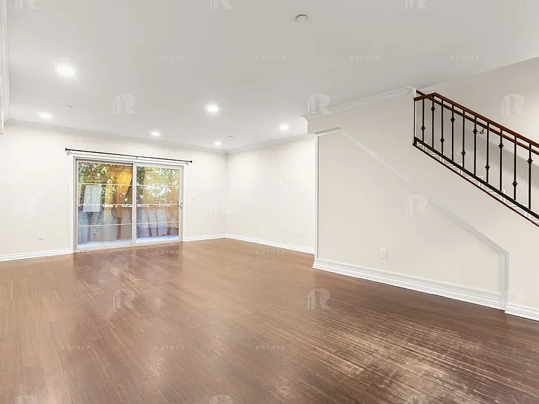 5056 Laurel Canyon Blvd — Photo 2