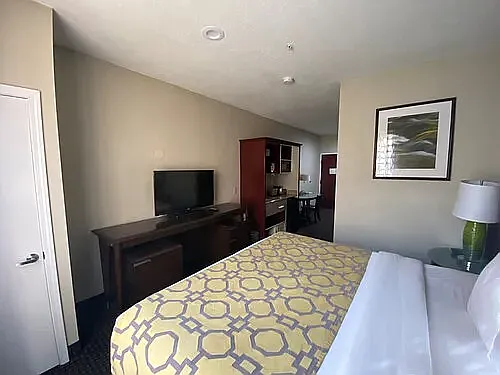 Baymont Inn Colorado Springs — Photo 9