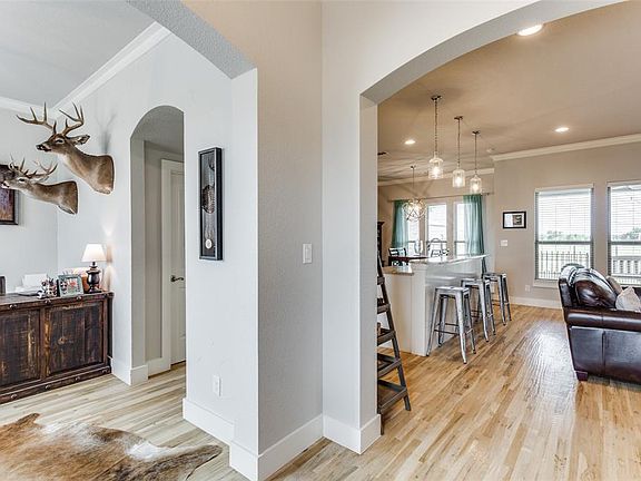 4th image of 2688 Laurel Oaks