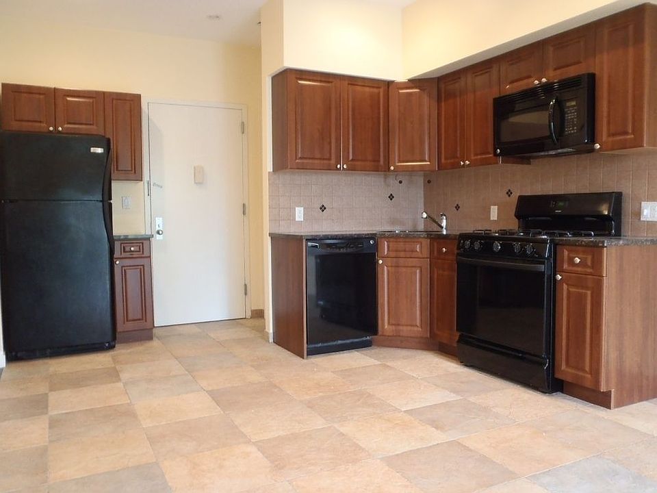 1st image of 3029 38th St APT 4F