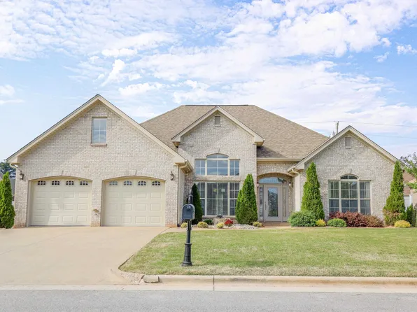 122 Heather Ln, Muscle Shoals, AL 35661