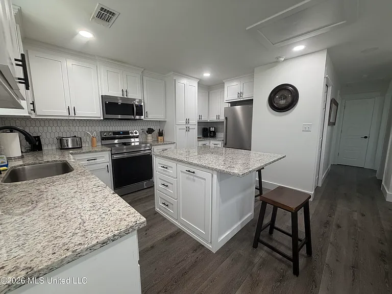 4060 Cardinal St — Photo 6