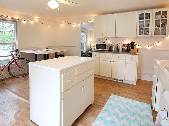 2nd image of 726 Eastern Ave NE #2