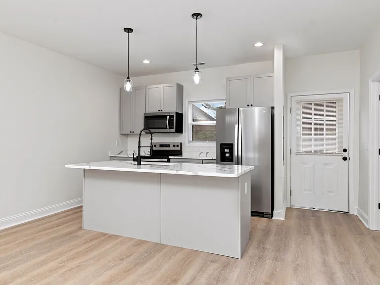 619 N Main St — Photo 13