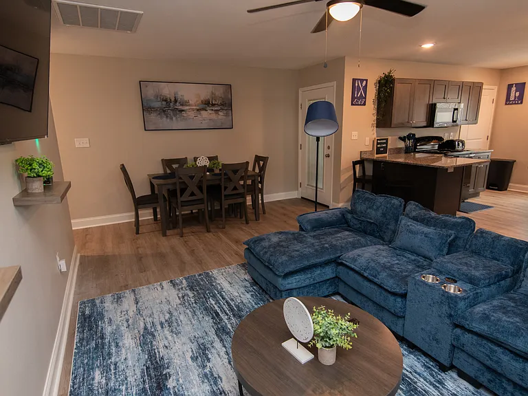 1517 Stamps St — Photo 3