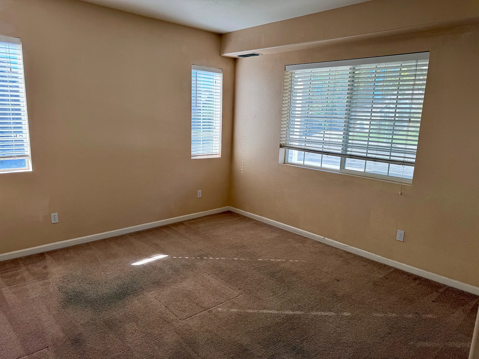 4 bed, 1789 sqft, $2,850 — Photo 3