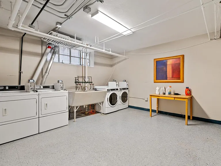 Bermuda Apartments — Photo 35