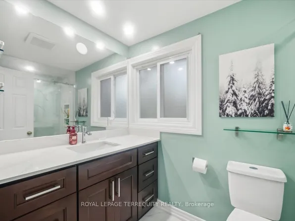 175 Siebert Ave #1, Kitchener, ON N2C 2M1