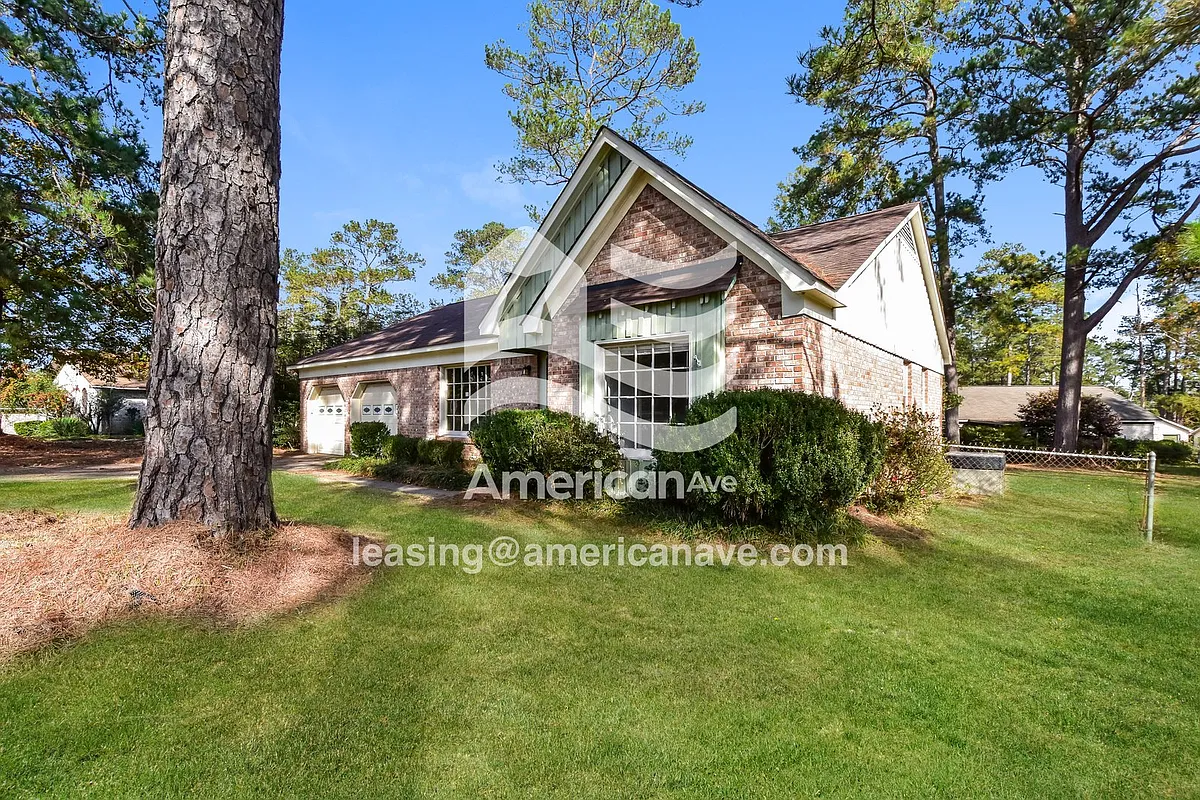 46486_002_front_view_14168869.jpg - 10 Westchester Ct