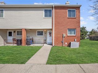 94 Morning Dew Ct, Old Bridge, NJ 08857