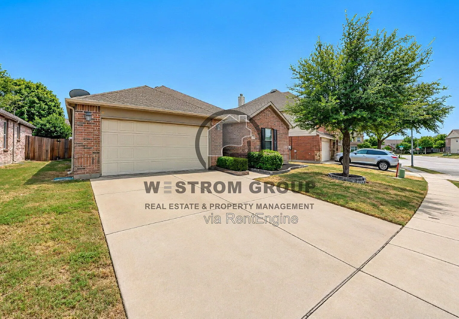 3 bed, 2.0 bath, 1695 sqft, $2,045 — Photo 2