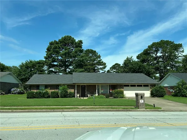 800 S Phoenix Ave, Russellville, AR 72801