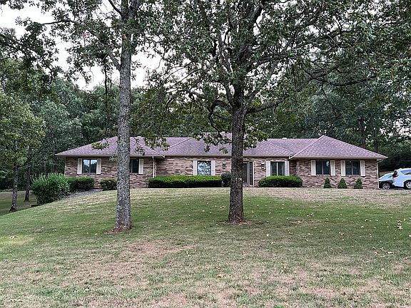 2nd image of 807 S Oakwood Dr