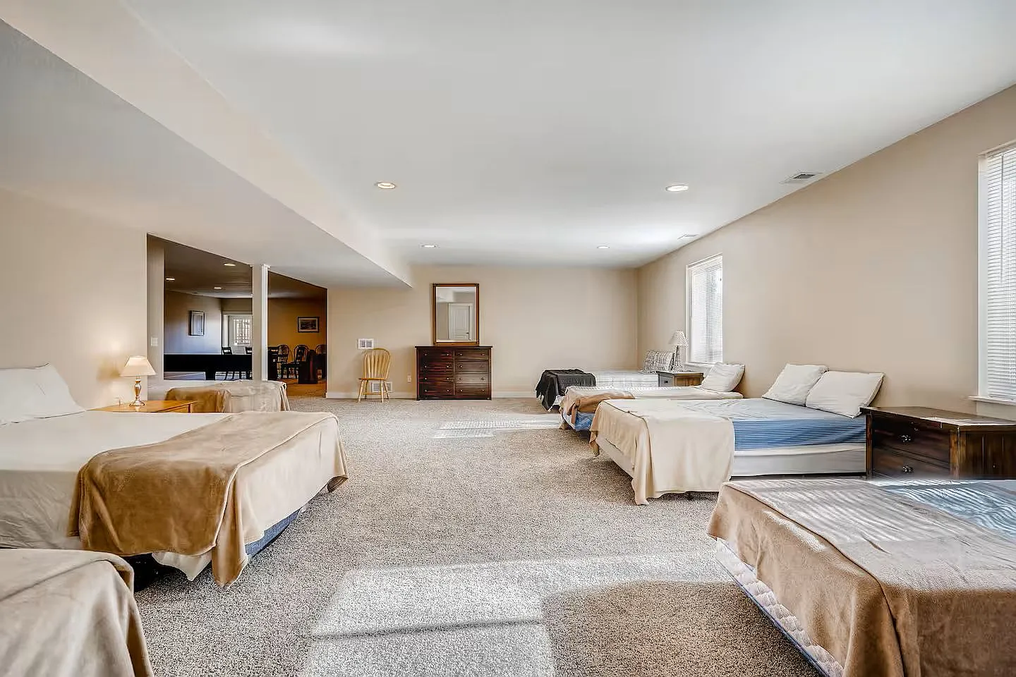 2 bed, 4000 sqft, $4,000 — Photo 2