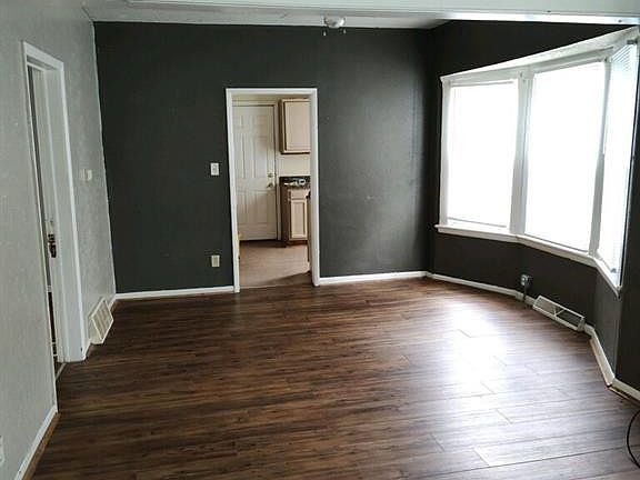 4th image of 216 W Sylvania Ave