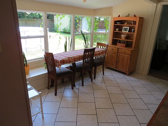 3rd image of 1312 Sunnyside Dr
