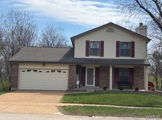 520 May Valley Dr, Fenton, MO 63026