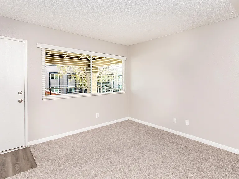 Hidden Falls Apartments — Photo 21