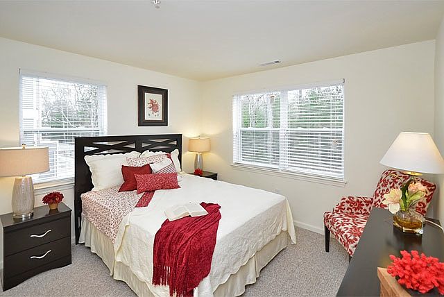 2nd image of 221 Gatehouse Dr