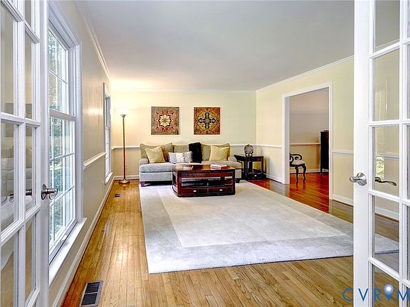 5th image of 104 Oak Ridge Ct