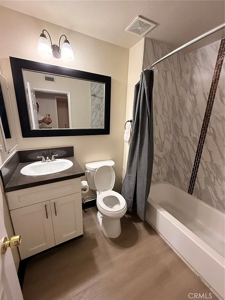 1 bed, 827 sqft, $2,580 — Photo 3