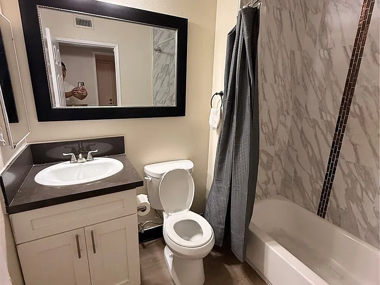300 S Prospectors Rd — Photo 3