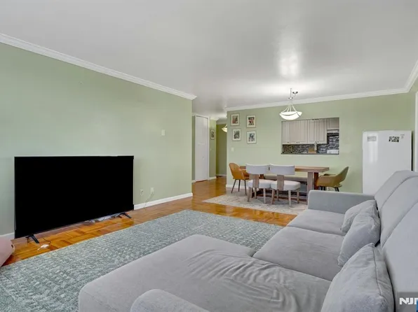 2000 Linwood Ave APT 16J, Fort Lee, NJ 07024