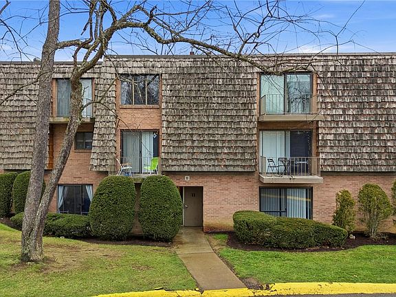 3rd image of 1115 Forest Green Dr